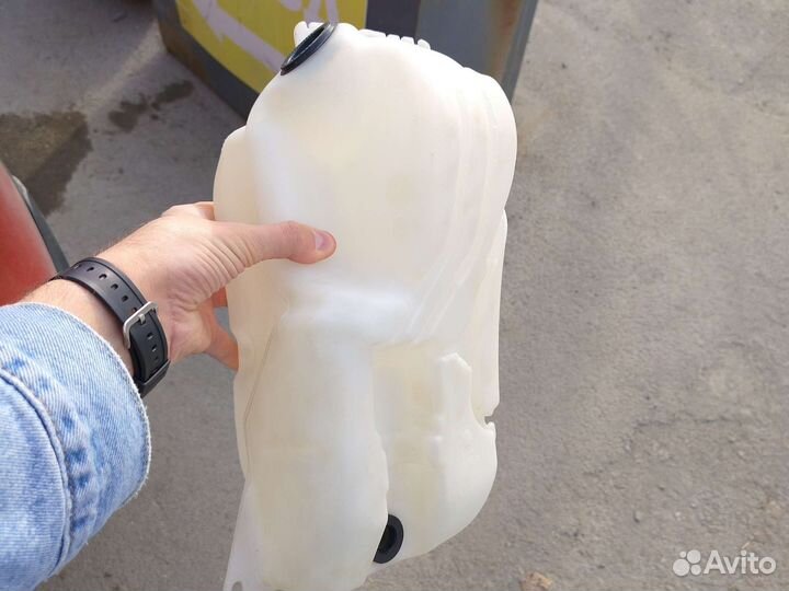 Бачок омывателя Nissan j10