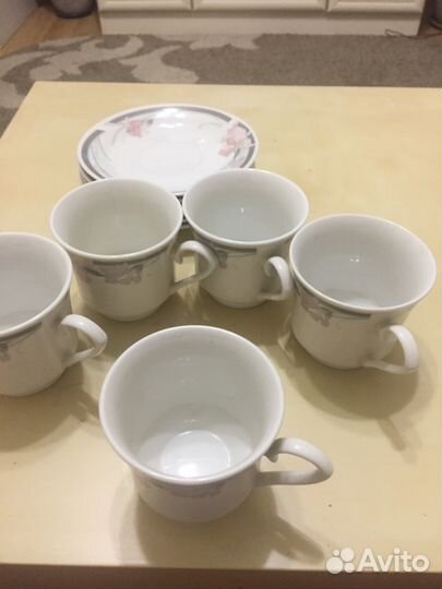 Чашки с блюдцами
