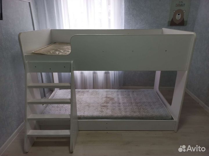 Двухъярусная кровать