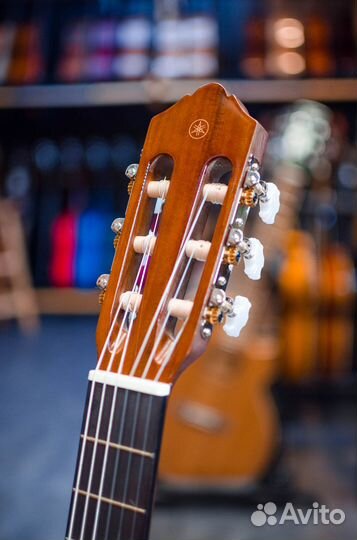 Yamaha CS40 4/4 классическая гитара