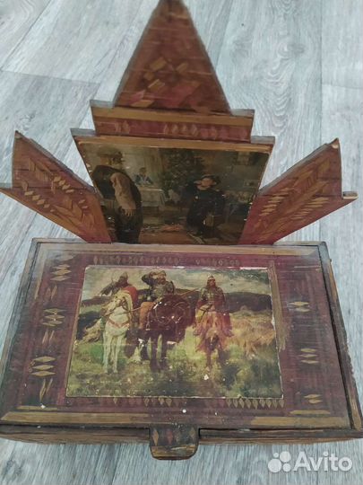 Деревянная шкатулка