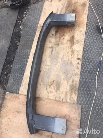 Передний усилитель бампера на opel astra J