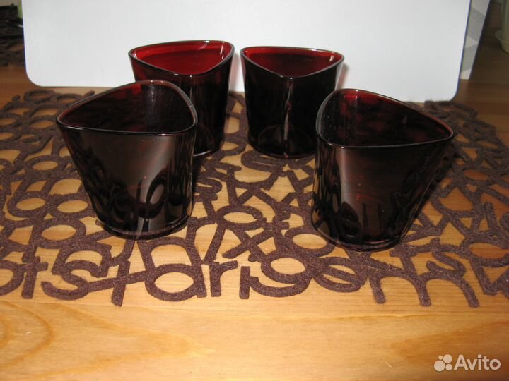 Подсвечники икеа красное / белое стекло