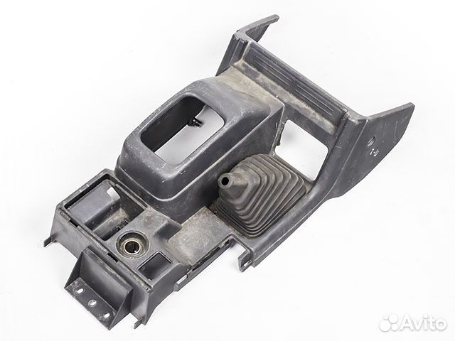 Консоль центральная Mitsubishi Pajero 2