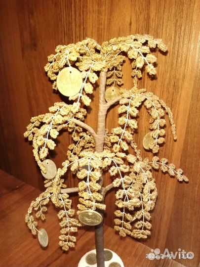 Денежное дерево из бисера и монет