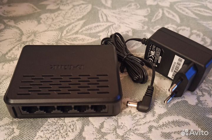 Коммутатор D-Link DES-1005A