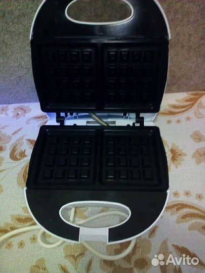 Электрическая вафельница новая
