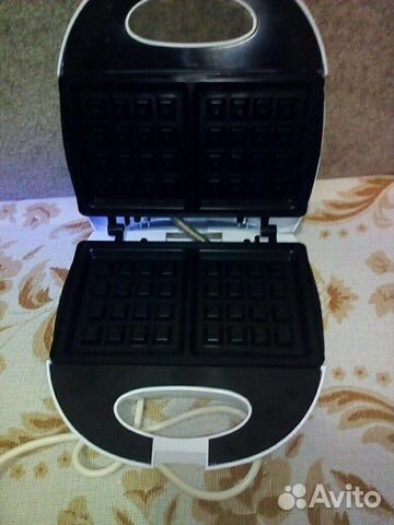 Электрическая вафельница новая