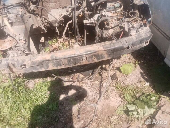 Усилитель бампера передний Renault Laguna