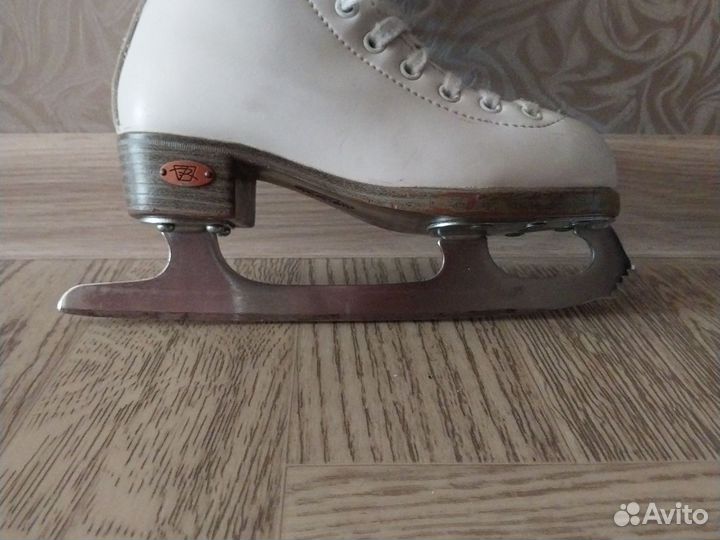 Фигурные коньки riedell