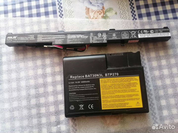 2 аккумулятора от ноутбуков