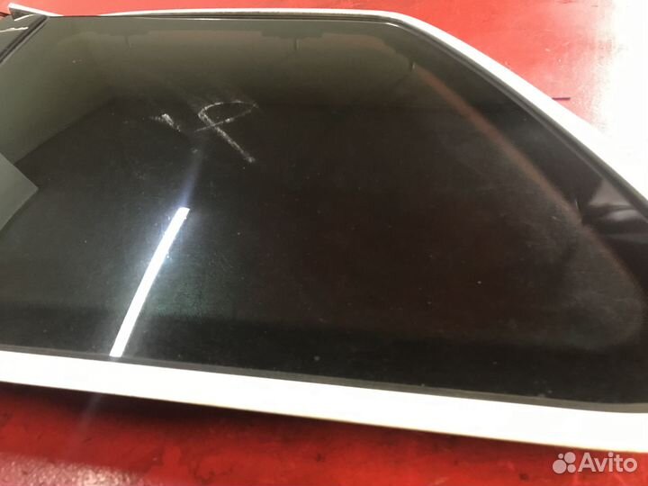 Стекло кузовное глухое левое VW Touareg 7L