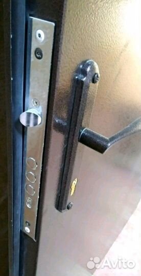 Дверь входная, металлическая, тяжелая, утепленная