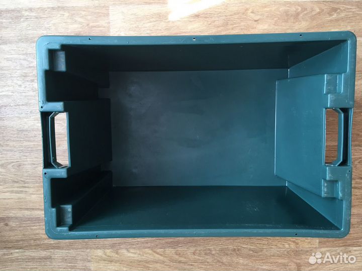 Ящики пластиковые с крышкой, цена указана за 4 шт