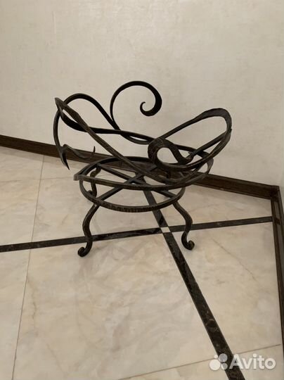 Подставка для цветов напольная металлическая