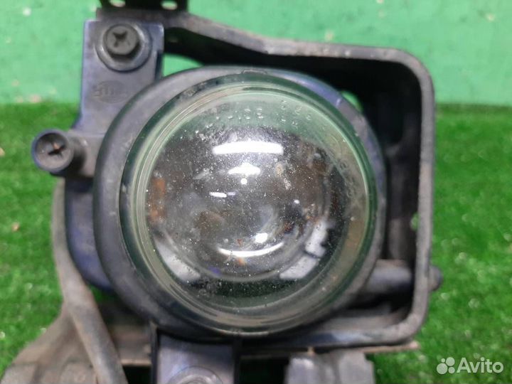 Птф передняя правая Mitsubishi Carisma 2003