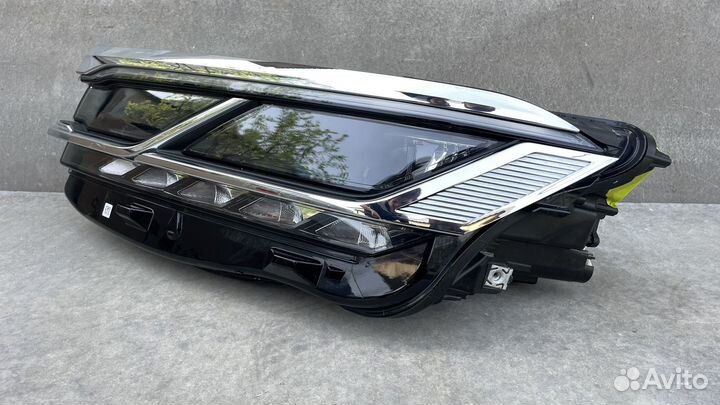 Фара левая VW Touareg