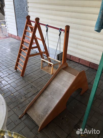 Детская горка и качели