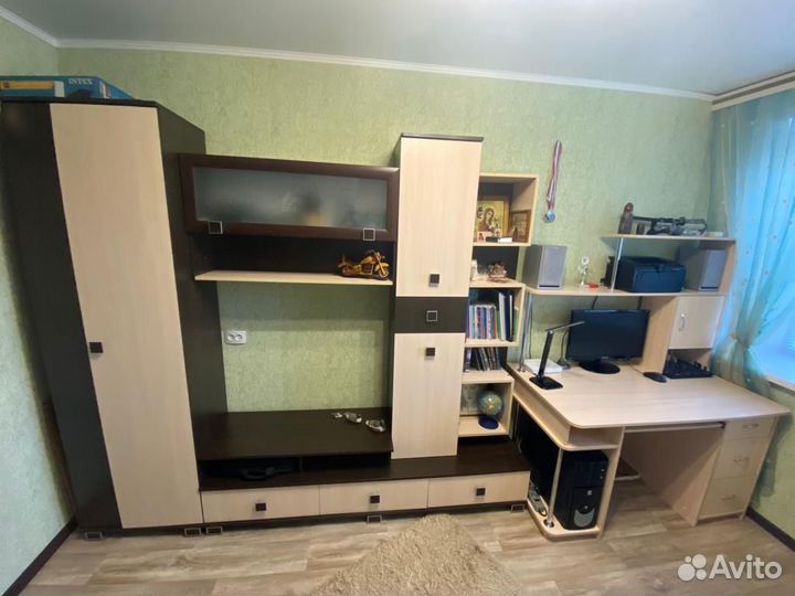 Продам письменный стол + модульная стенка бу