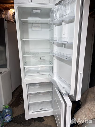 Холодильник Hotpoint Ariston HF4200W