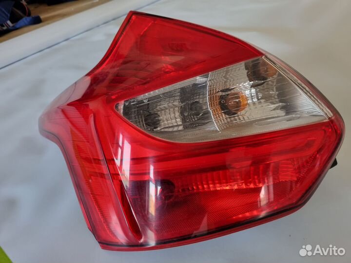 Задний левый фонарь Ford Focus 3