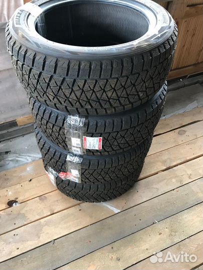 Bridgestone Blizzak DM-V2 255/50 R19