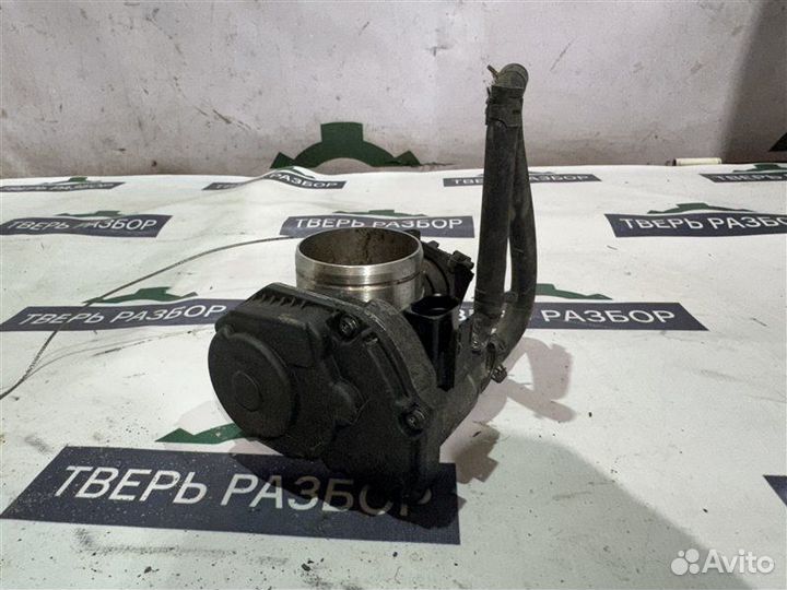 Дроссельная заслонка Volkswagen Golf 4 1