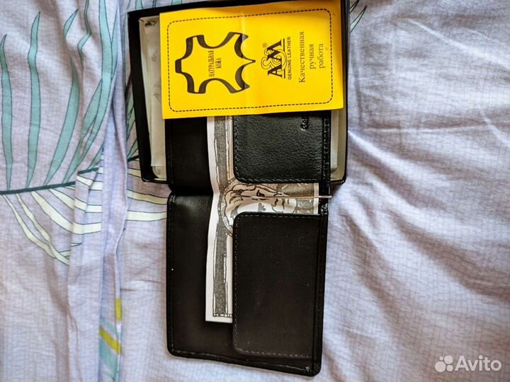 Мужской кожаный кошелек