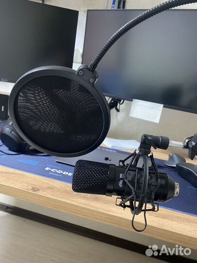 Конденсаторный микрофон