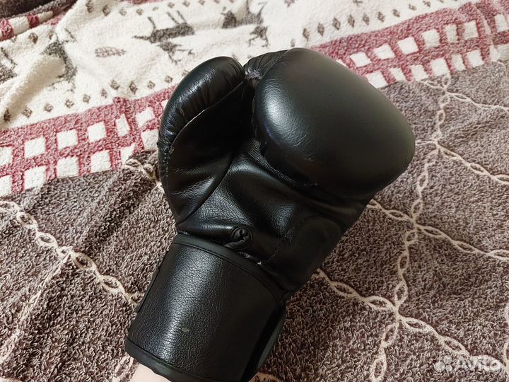 Боксерские перчатки 10oz