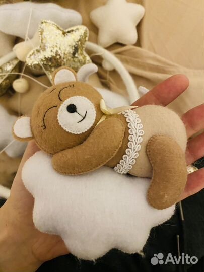 Мобиль на кроватку из фетра