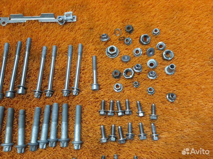 Болты и гайки двс Bmw 7-Series F01 N63B44A 2009