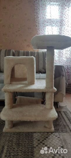 Кошачий домик с когтеточкой