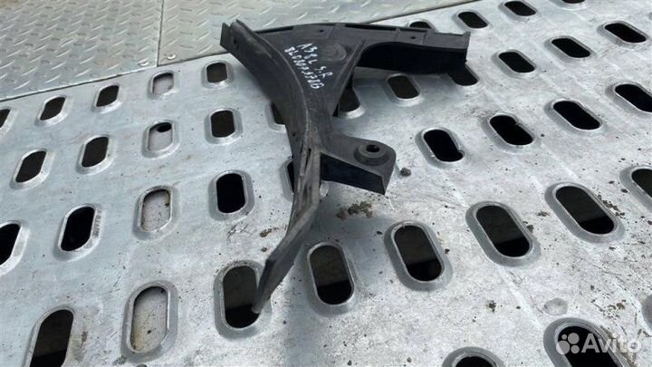 Направляющая заднего бампера правая Audi A3 (8L1)