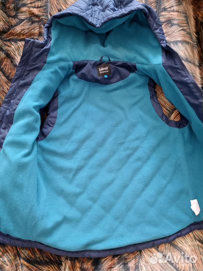 Жилетка утеплëнная 152 с капюшоном