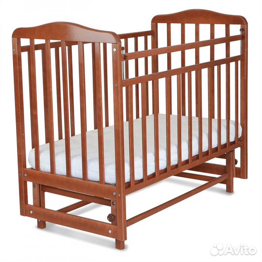 Детская кроватка с маятником