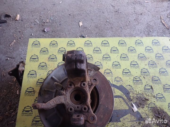 Кулак передний левый Skoda Yeti 2009-2018