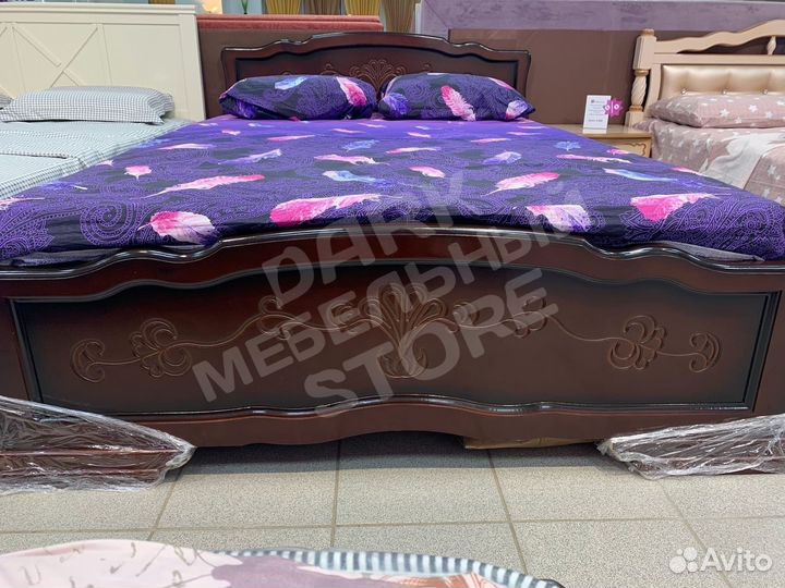 Кровать массив