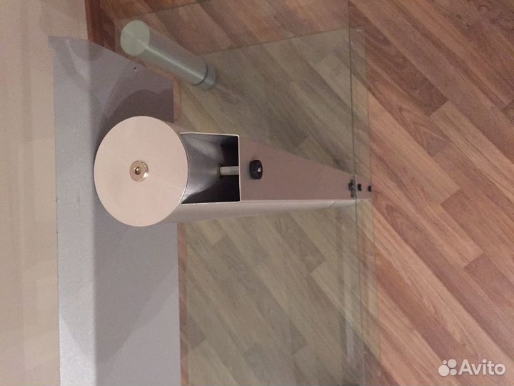 Стеклянная стойка Spectral под тв