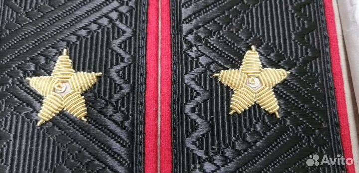 Погоны генеральские, вышитые латунью звезды, канит