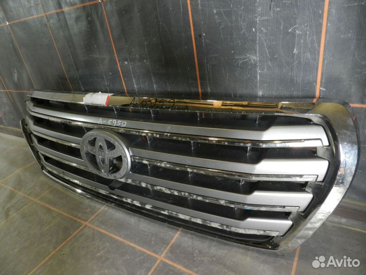 Решетка радиатора - Toyota Land Cruiser 200