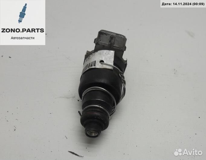 Форсунка топливная 078133551n на Volkswagen Passat B5