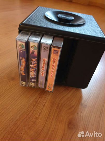 Аудиокассеты, блок для хранения кассет