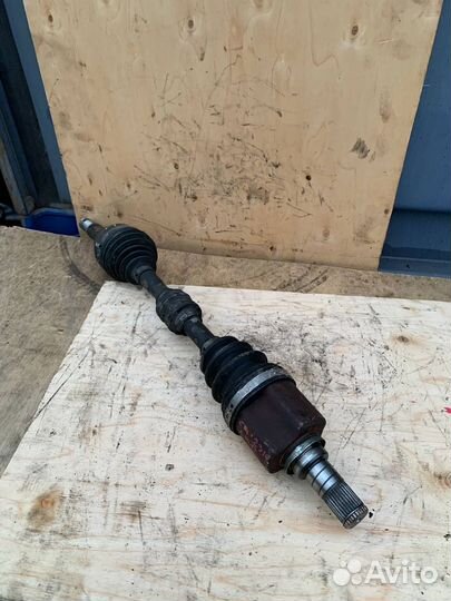 Приводной вал передний левый Nissan Teana J32