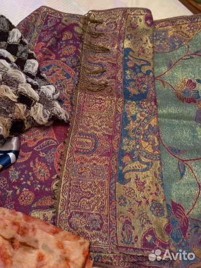 Шарфы и палантины новые