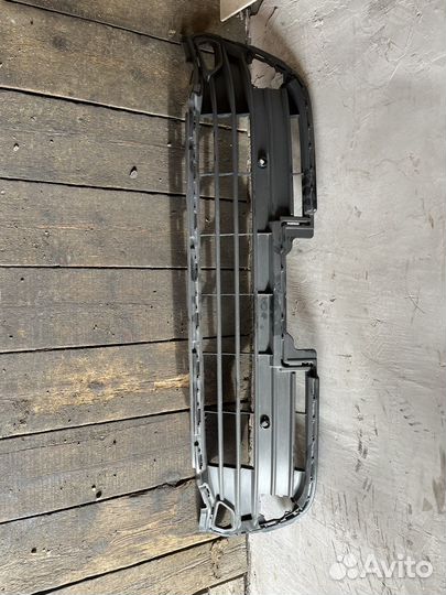 Рещётка радиатора тойота харриер