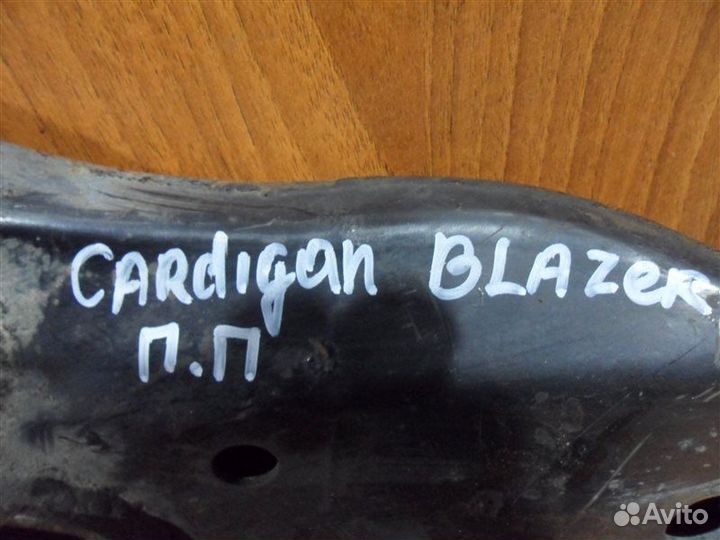 Рычаг подвески передний правый Toyota Estima GSR50