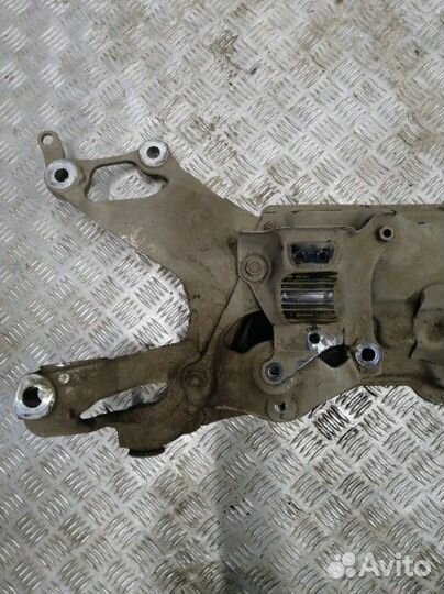 Подрамник передний Honda Civic 5D FN1 1.8 R18A2