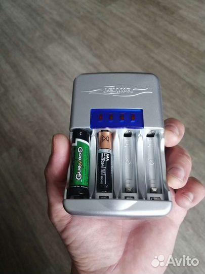 Зарядное устройство Lenmar PRO66R