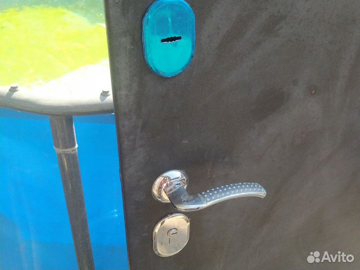 Дверь входная металлическая от застройщика